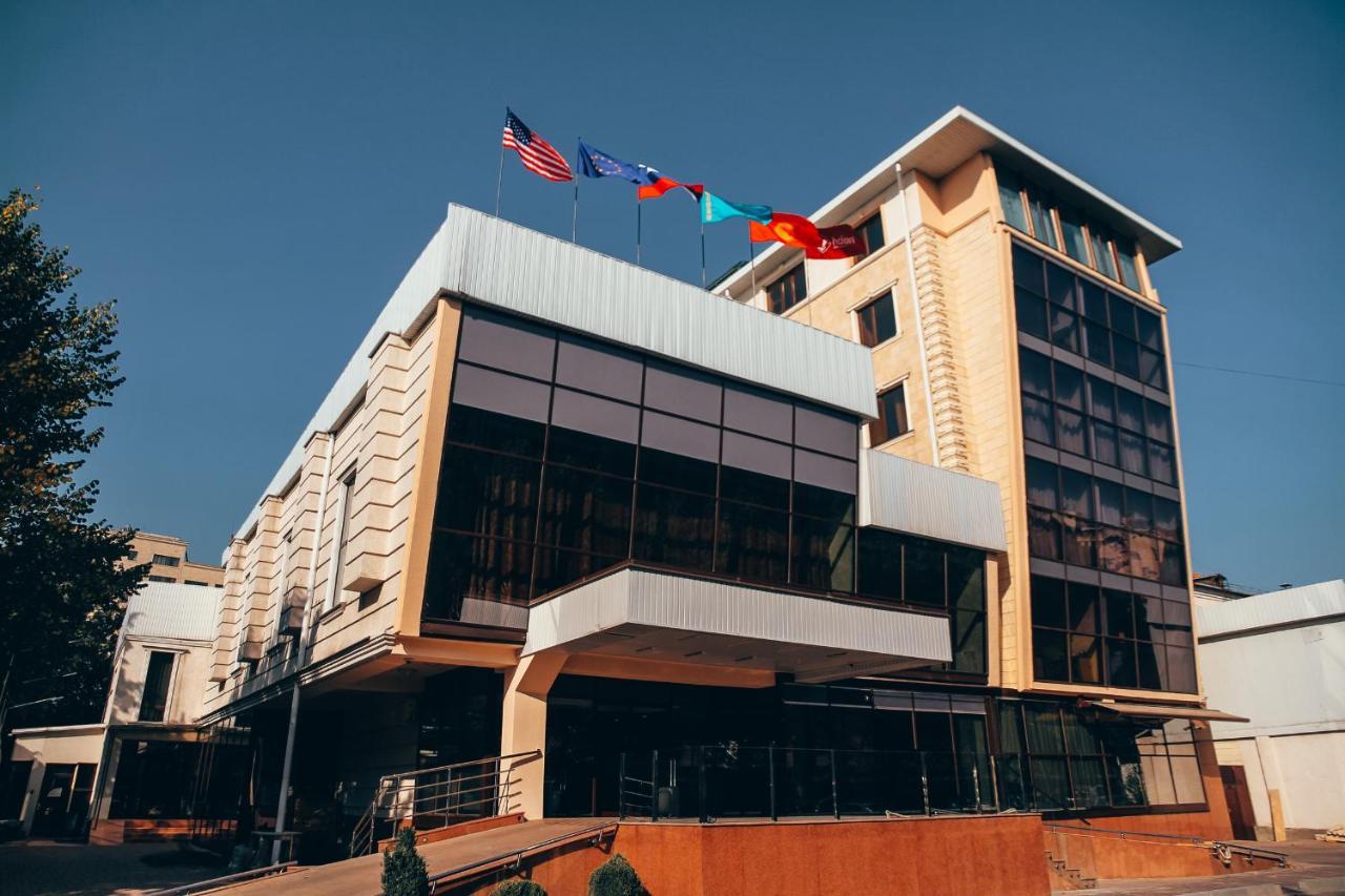 City Hotel Bisjkek Buitenkant foto