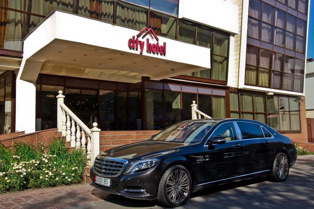 City Hotel Bisjkek Buitenkant foto