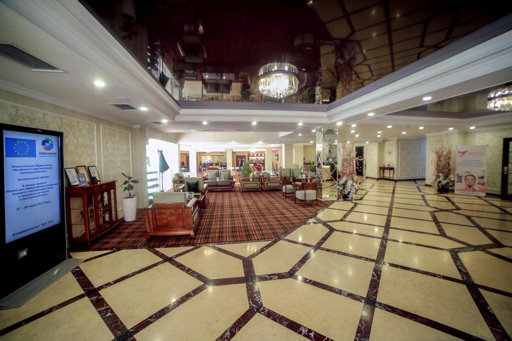 City Hotel Bisjkek Buitenkant foto