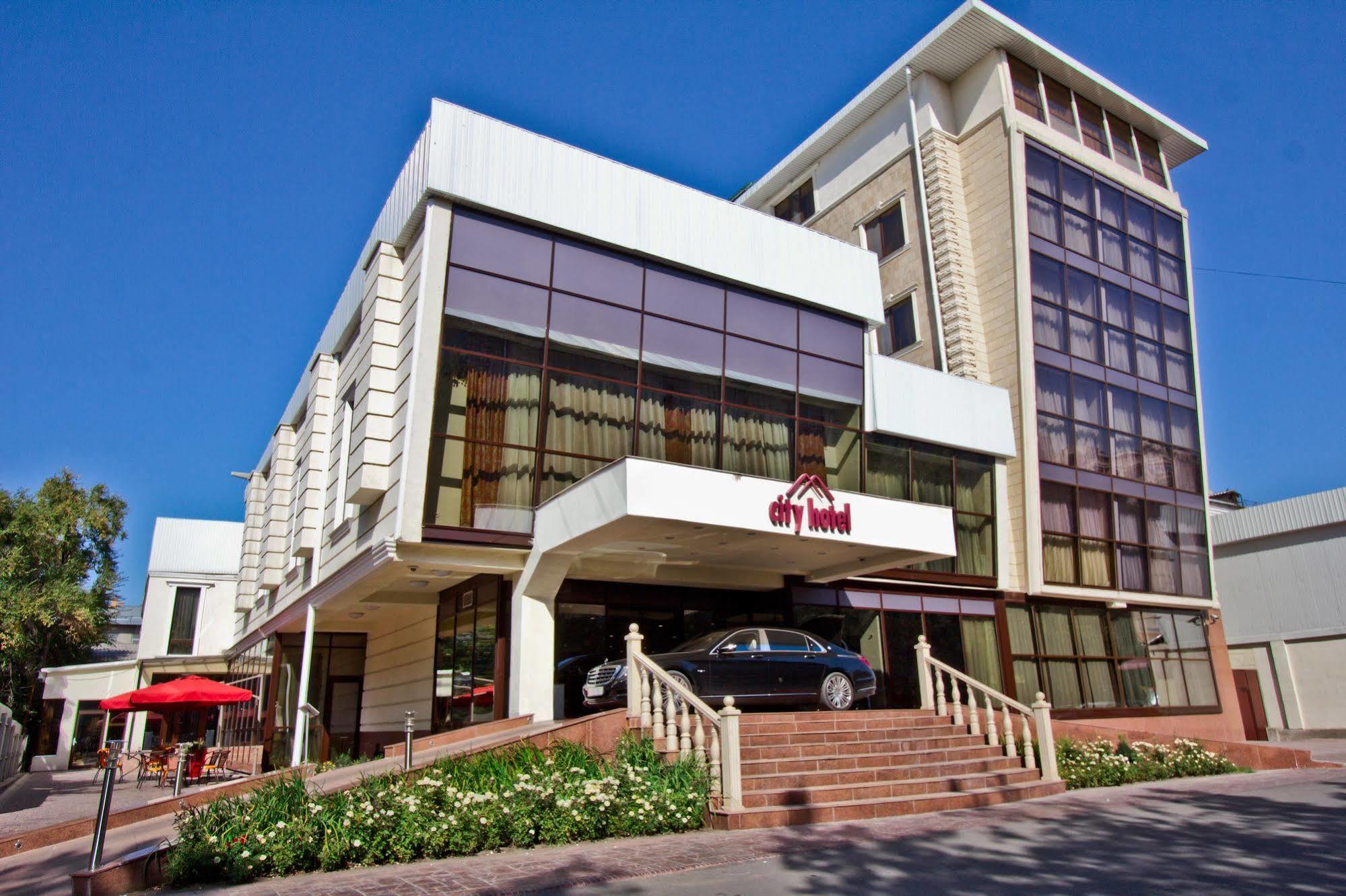 City Hotel Bisjkek Buitenkant foto
