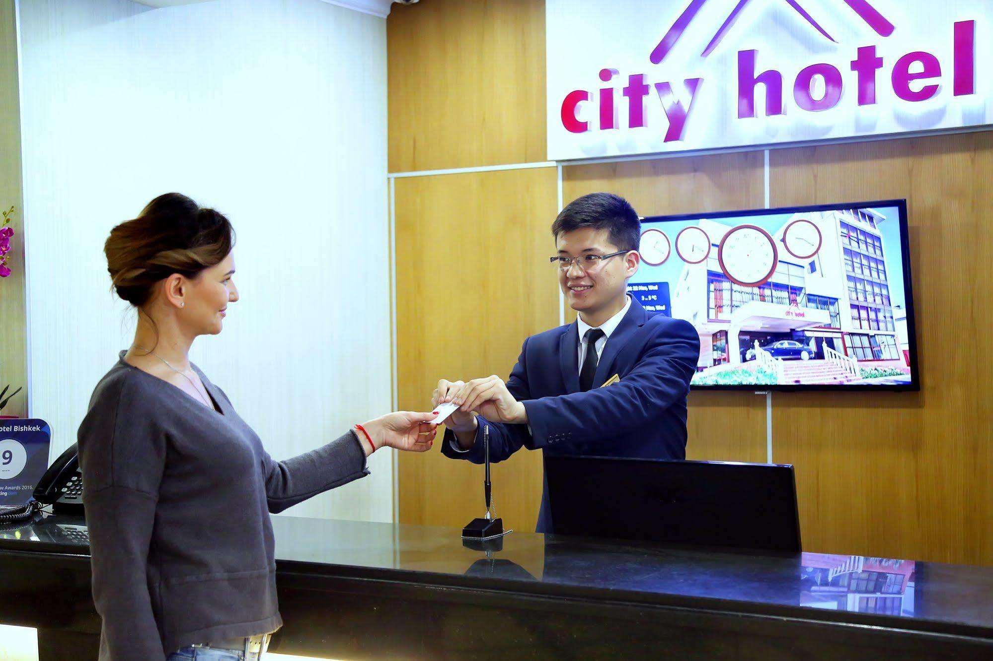 City Hotel Bisjkek Buitenkant foto